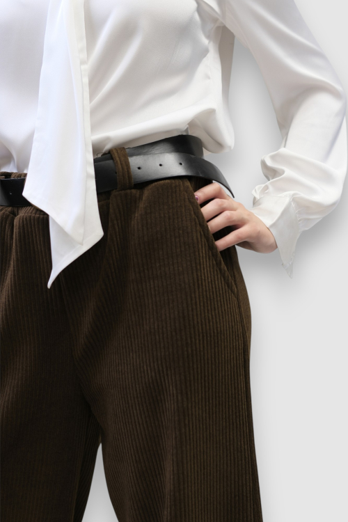 Ženske tamno smeđe samt hlače Lucy s širokim nogavicama i remenom