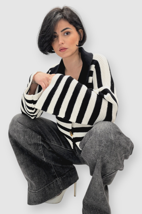 Pleteni prugasti džemper Chana s dubokim V-izrezom i velikim ovratnikom na rever