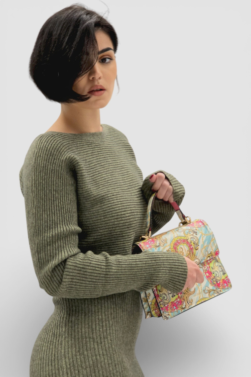 Komplet rebraste viskozne haljine i džempera u kaki boji Catrina