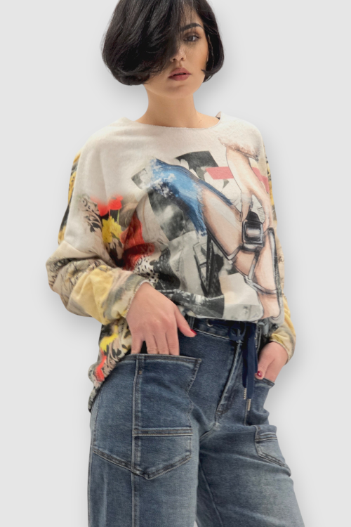 Ženska mekana majica Fara sa printom sandale i srebnim koncem na ovratniku