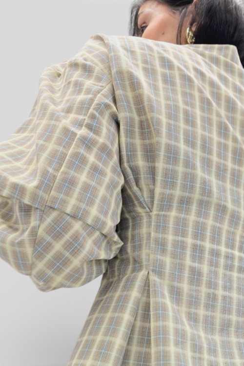 Trendi bež karirana strukirana košulja Lauren sa efektom preklopa i širokim rukavima