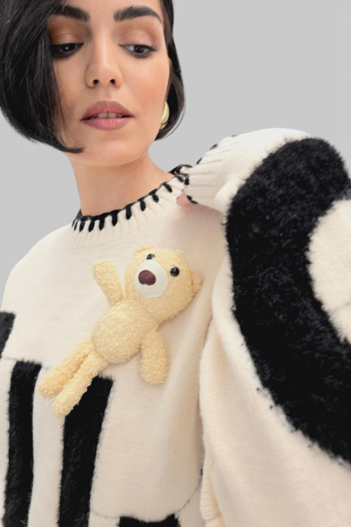 Ženski bež oversized džemper Carmen s medvjedićem