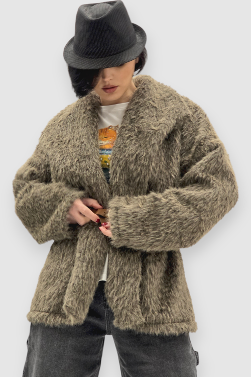 Smeđa lagana jakna Emma od umjetnog krzna sa pojasom