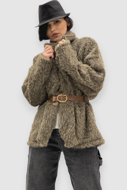 Smeđa lagana jakna Emma od umjetnog krzna sa pojasom