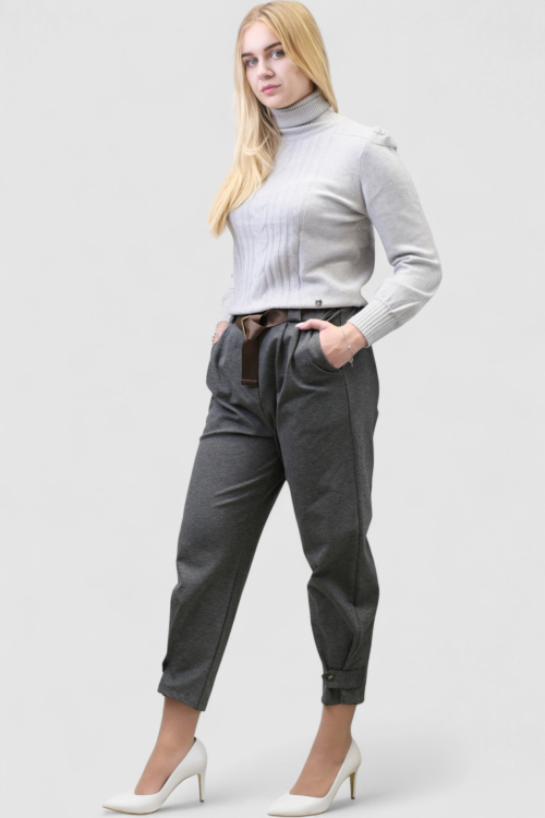 Ženske moderne hlače Ezri u sivoj boji s gumbima na nogavicama