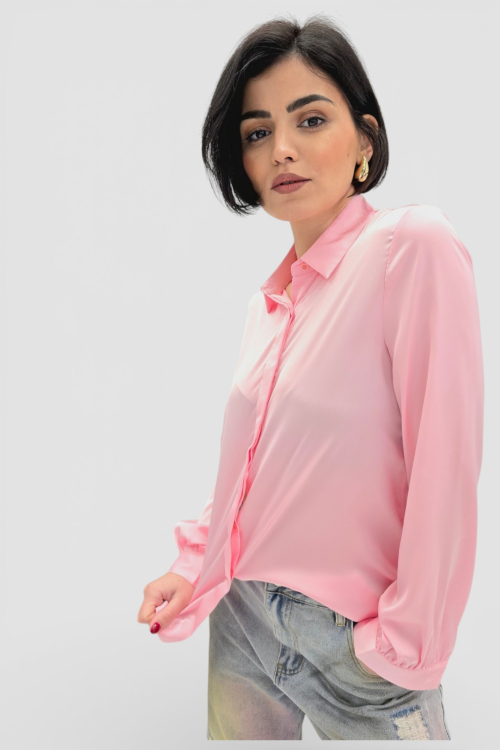 Ženska satenska košulja Fianna u nježno roza boji s diskretnim sjajem