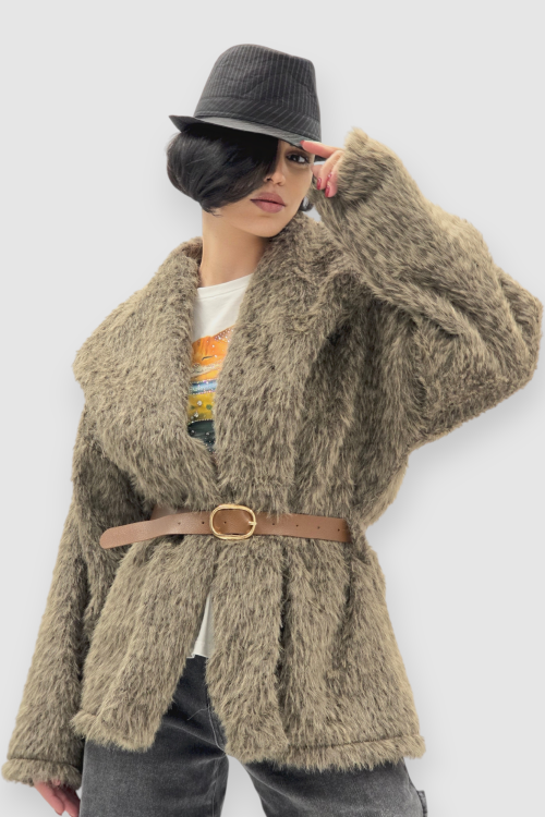 Smeđa lagana jakna Emma od umjetnog krzna sa pojasom