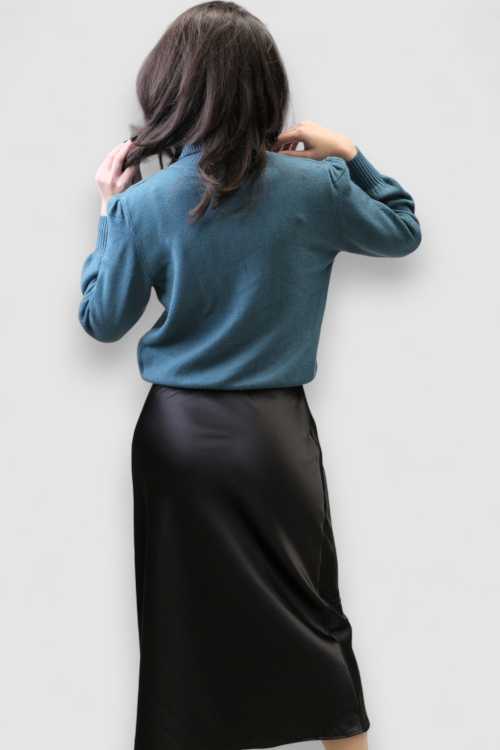 Ženski topliji džemper Maelle u petrolej boji s naboranim šavom na ramenima