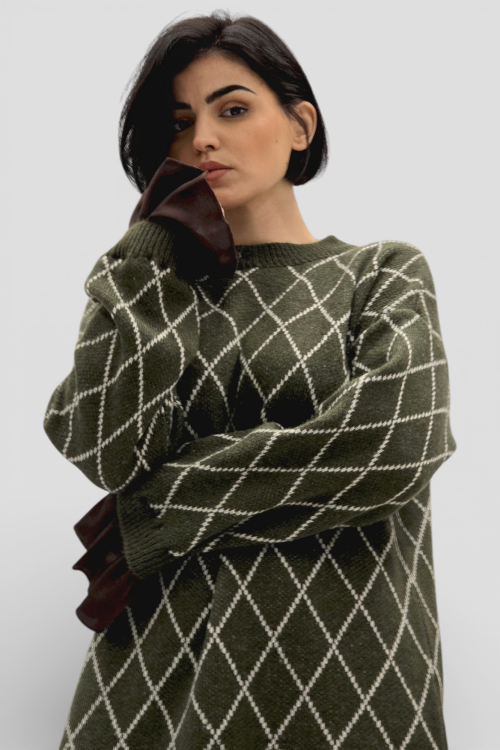 Zelena pletena haljina Cristal s dijamantnim uzorkom i satenskim rub s volanom