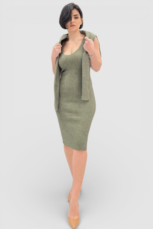 Komplet rebraste viskozne haljine i džempera u kaki boji Catrina