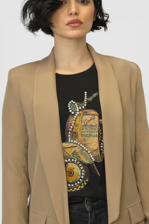 Elegantni duži sako Finna u camel boji