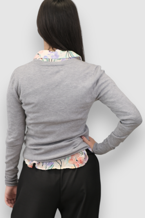 Ženski lagani sivi džemper Cassandra sa V izrezom