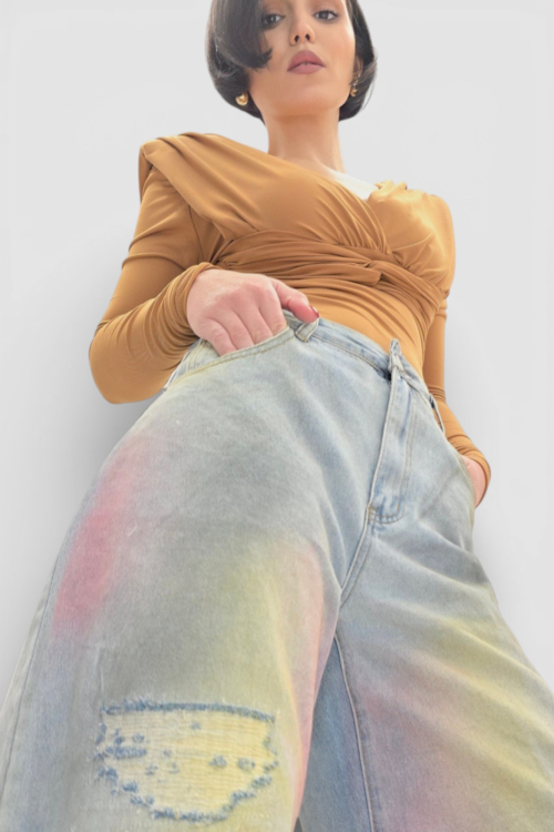 Majica Etta u camel boji s naborima i  jastučićima na ramenima