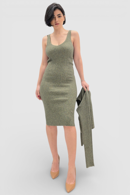 Komplet rebraste viskozne haljine i džempera u kaki boji Catrina