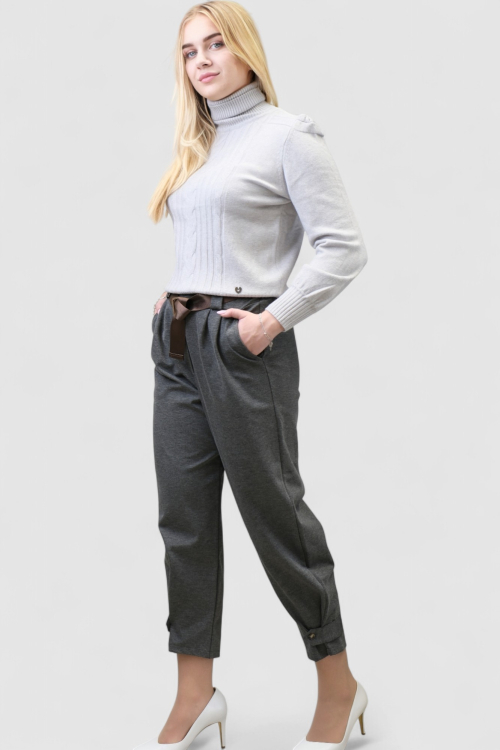 Ženske moderne hlače Ezri u sivoj boji s gumbima na nogavicama