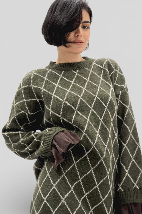 Zelena pletena haljina Cristal s dijamantnim uzorkom i satenskim rub s volanom