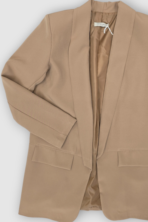 Elegantni duži sako Finna u camel boji