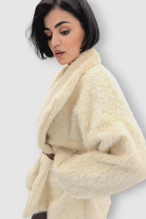 Bež lagana jakna Emma od umjetnog krzna sa pojasom